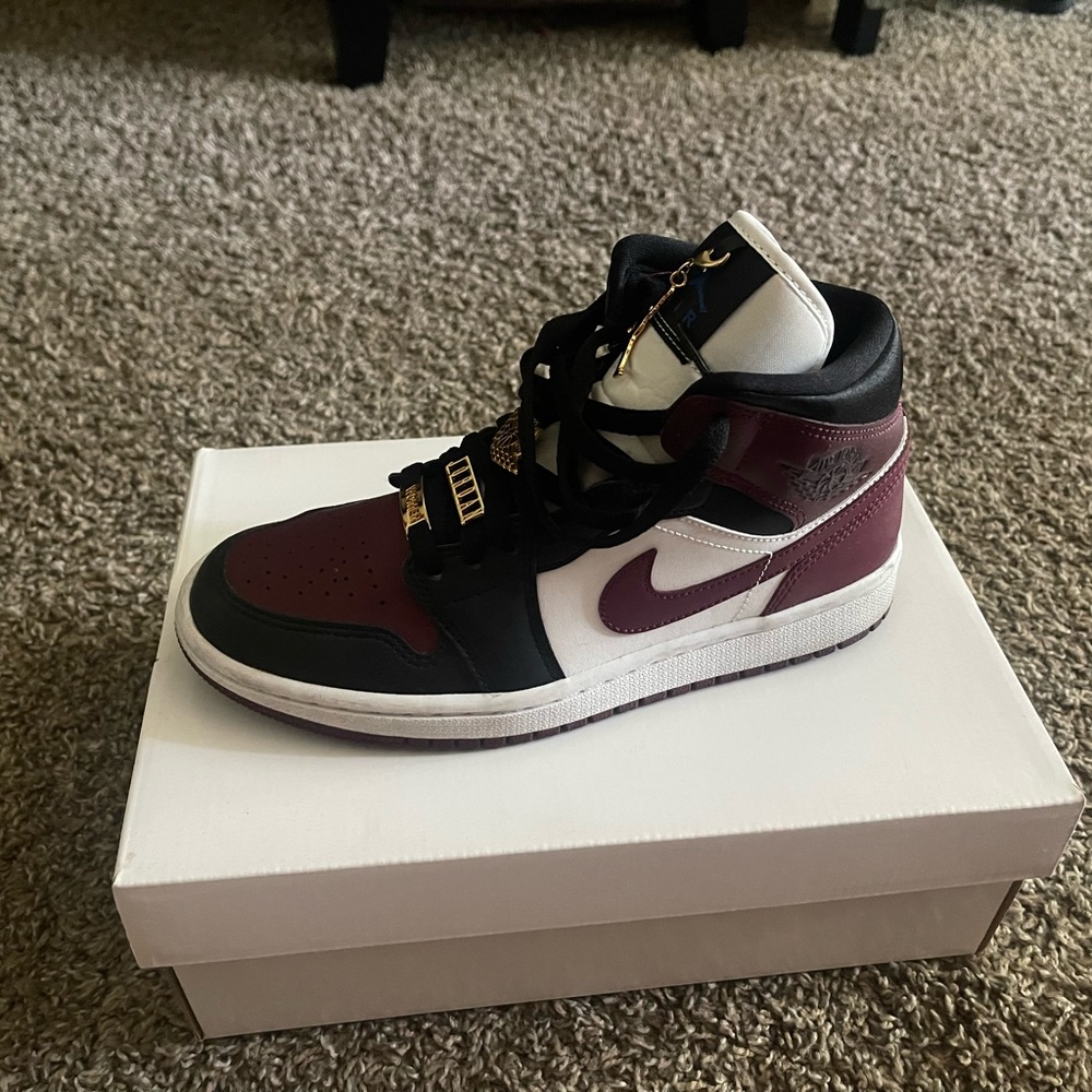 women’s air, Jordan one mid SE